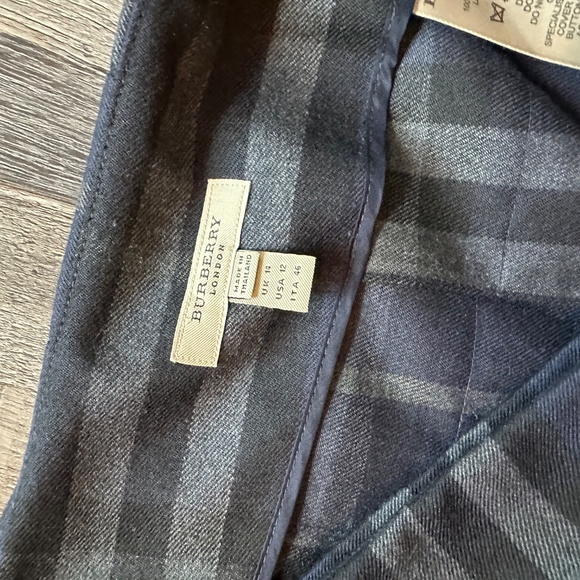 VINTAGE BURBERRY plaid skirt - Picture 5 of 10